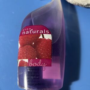 Avon Naturals Body. Renewing Raspberry Shower Gel.